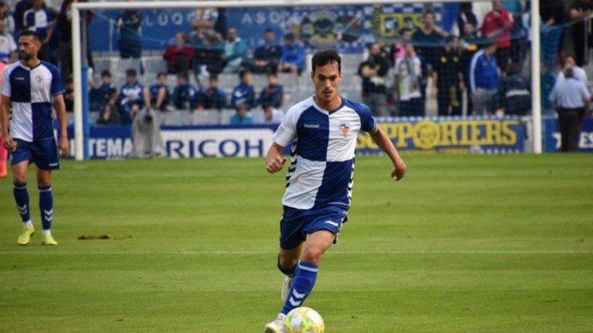 El Nàstic perfila el lateral esquerre amb dues primeres opcions