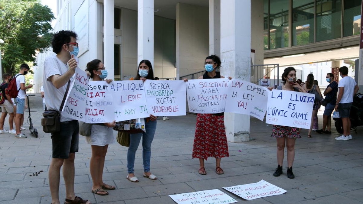 Campus Catalunya de la URV en Tarragona, protesta, Precàries i Doctorands en lluita.