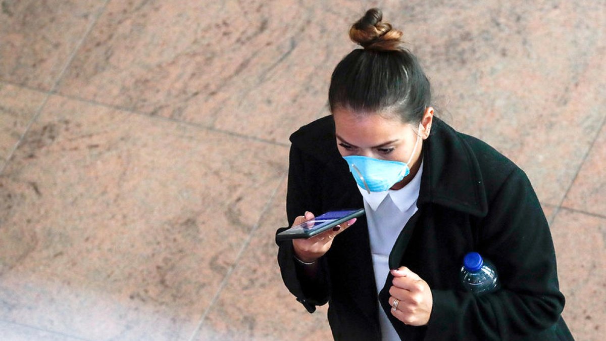 «Tengo fiebre y contacto con positivos, pero no me hacen la prueba»