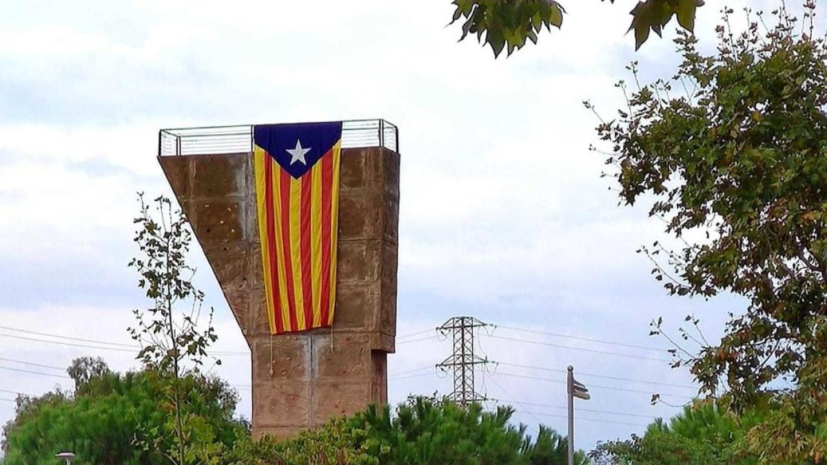Imatge d'una bandera estelada a Cambrils.