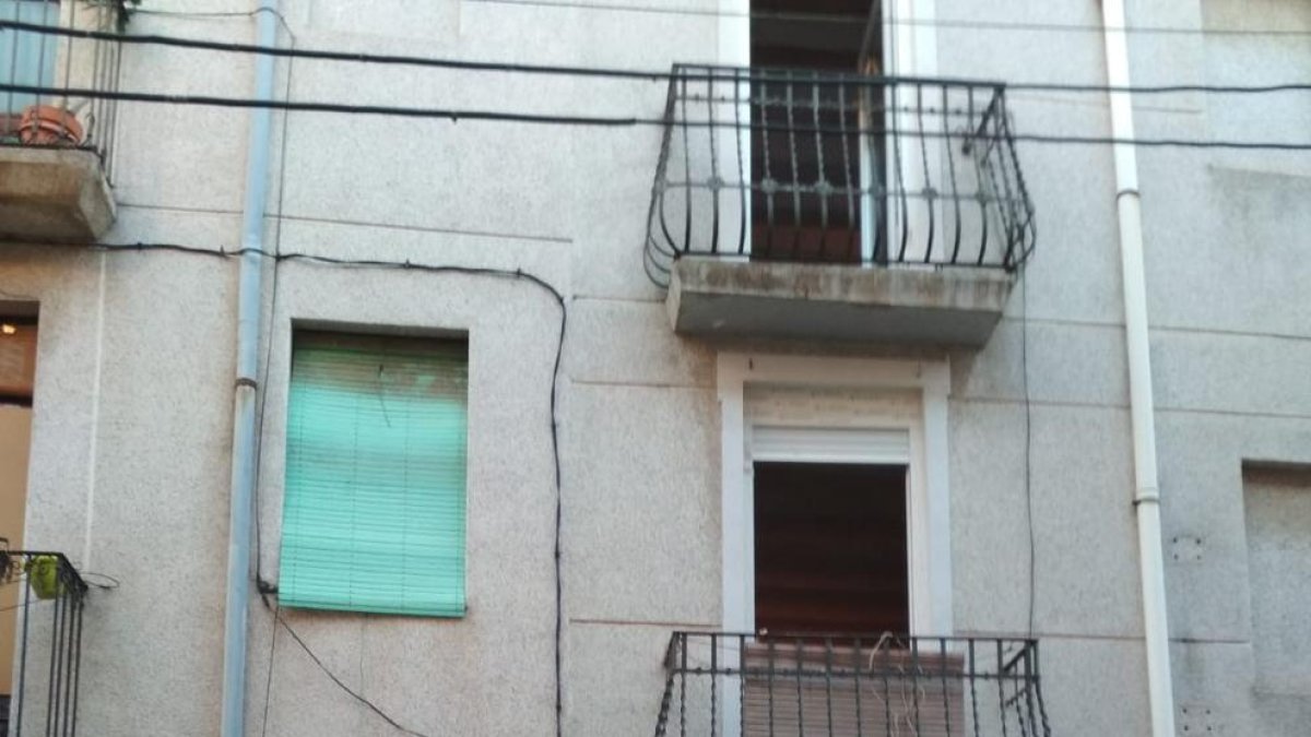 Una mujer herida en el hundimiento de parte del falso techo de una vivienda de Reus
