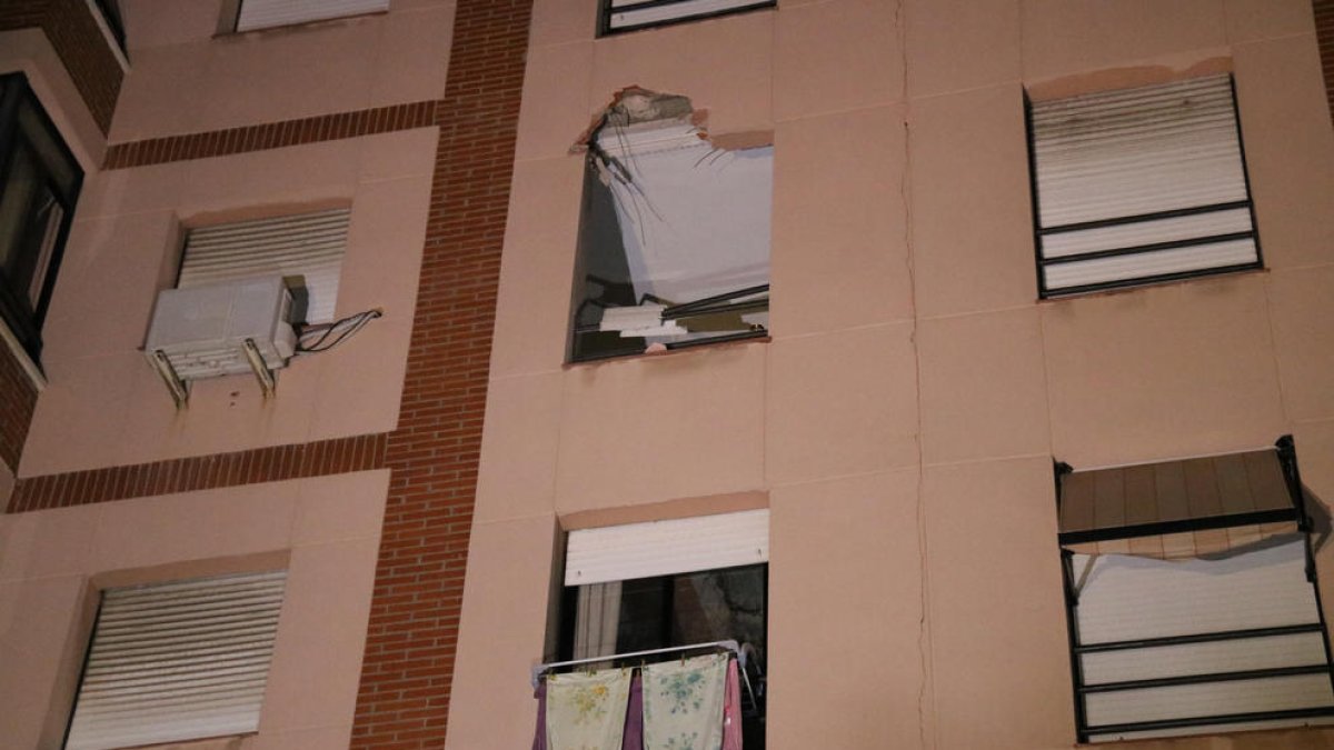 «Hemos visto volar un proyectil contra el edificio»