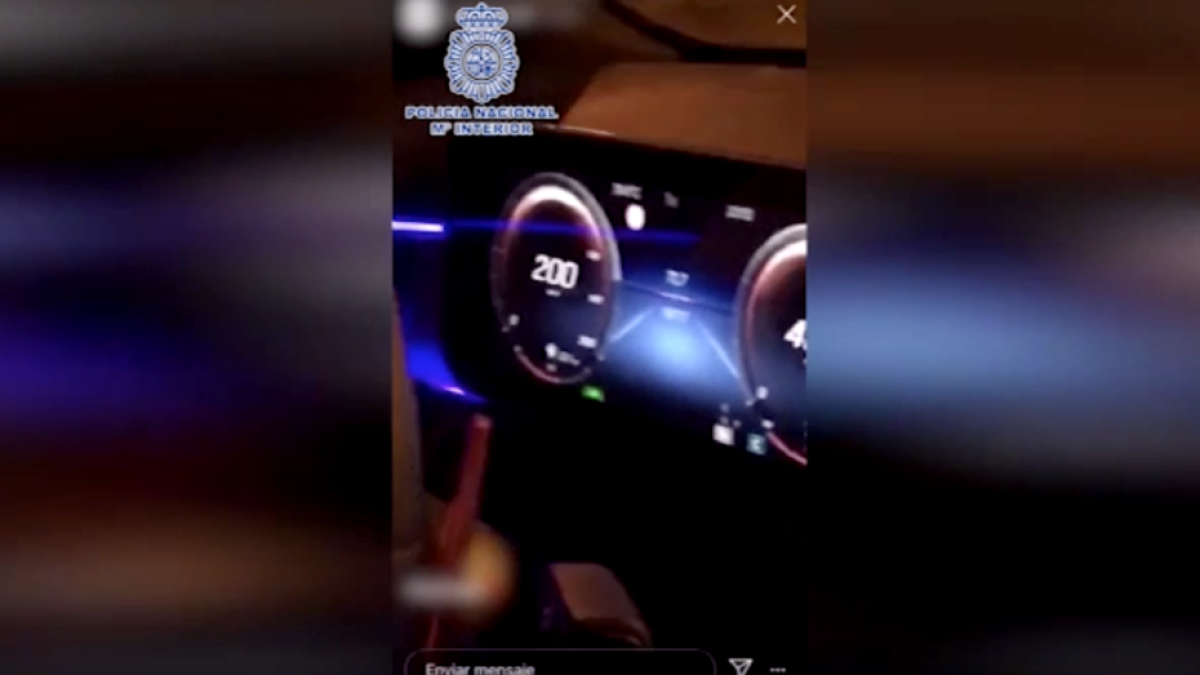 Detenido después de publicar un vídeo en el cual conducía bailando además de 200 km/h