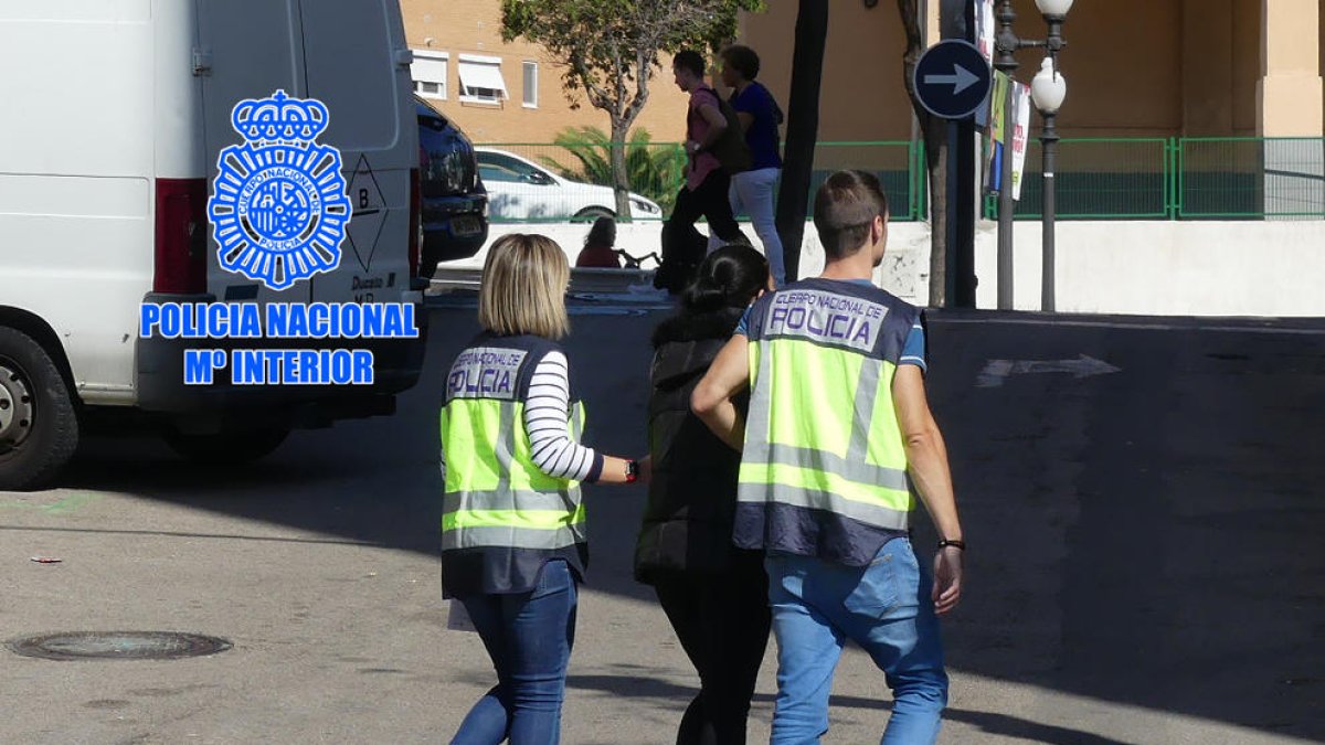 Desarticulado un grupo que estafaba a través de ventas fraudulentas por internet en Tarragona