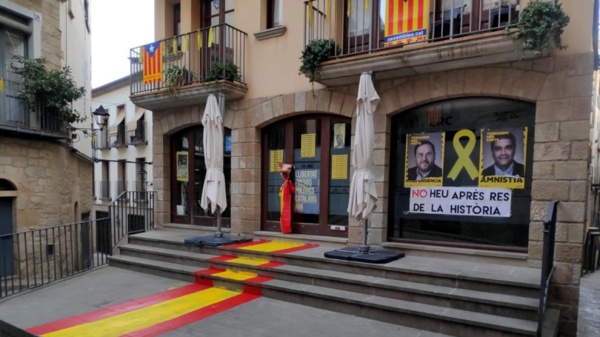 ERC Solsona, cap de porc, bandera espanyola