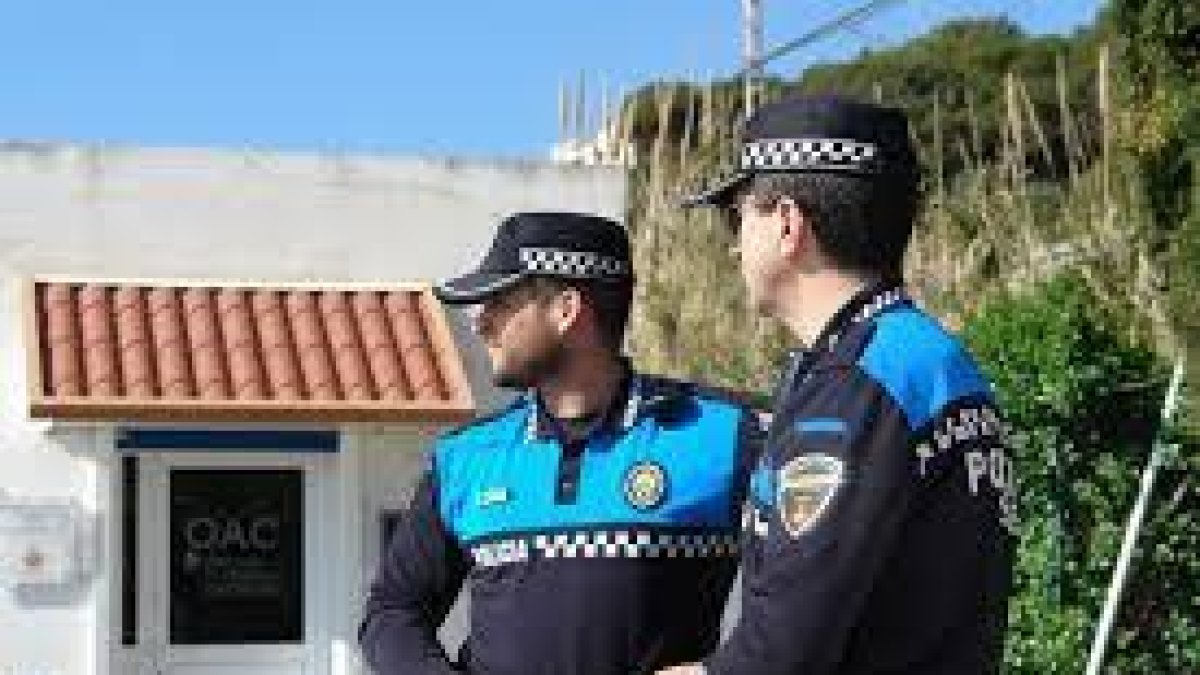 La Policía Local de Sitges denuncia a 31 personas en una hora por incumplir el estado de alarma