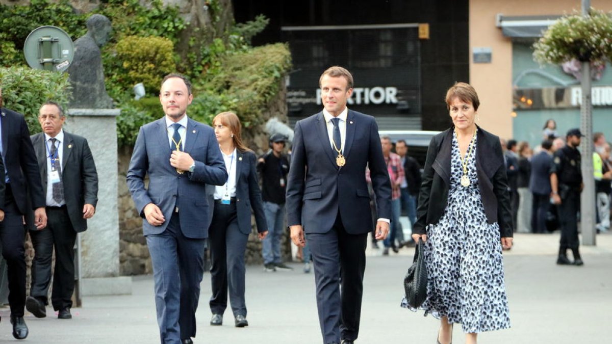 Macron anuncia el tancament d'escoles, universitats i llars d'infants a partir de dilluns