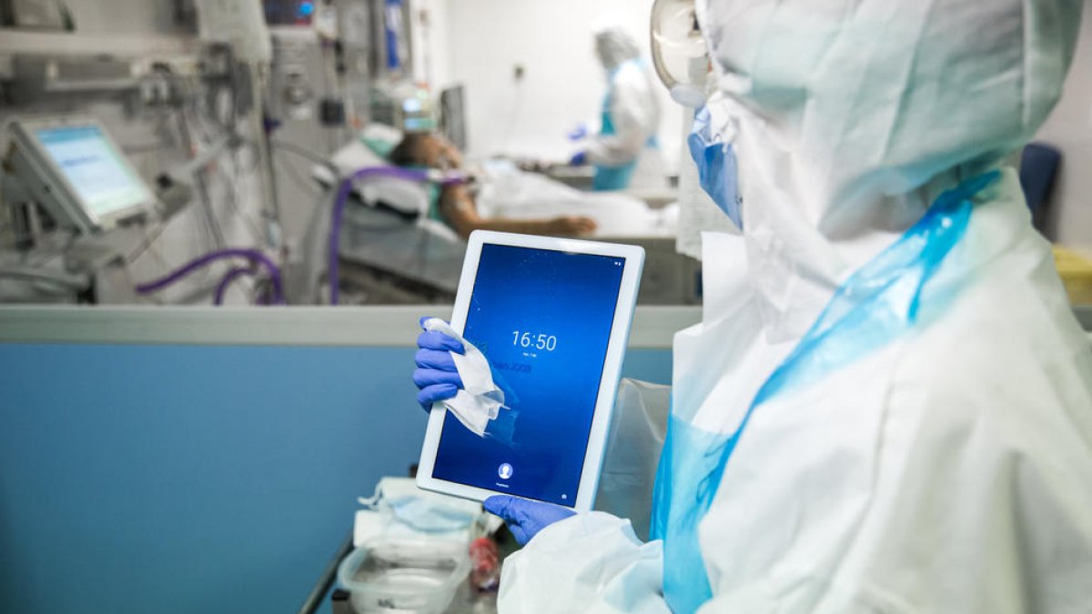 L'Hospital Joan XXIII mostra com intenten mantenir el contacte entre pacients i familiars