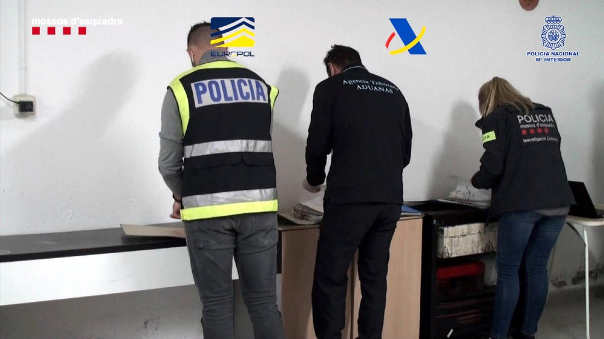 Siete detenidos acusados de contrabando de armas y explosivos y de blanquear más de 10 MEUR