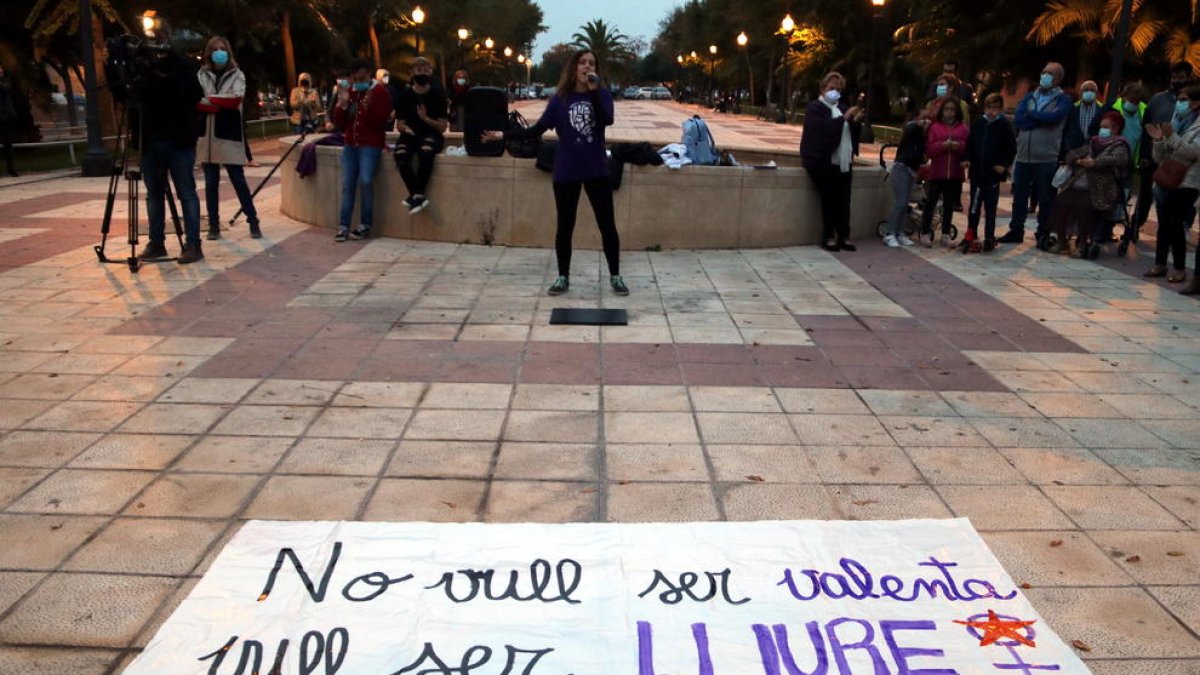 Corte en la carretera N-340 para rechazar las agresiones sexuales