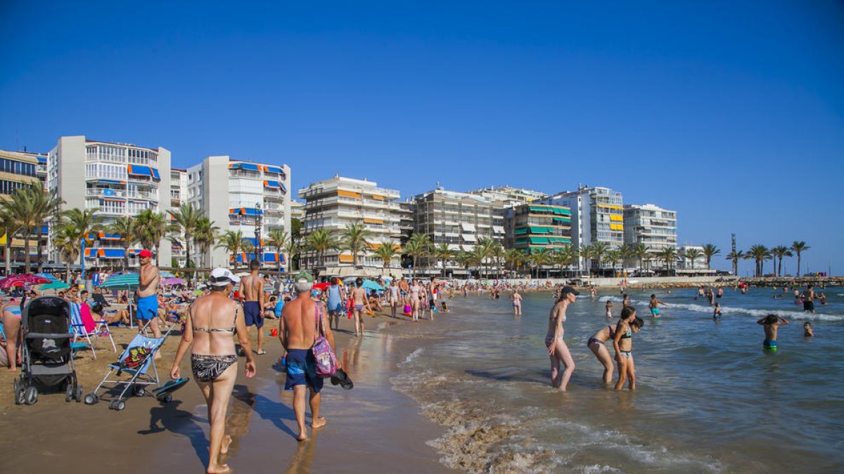 El decret de quarantena dels viatgers sentencia el sector turístic