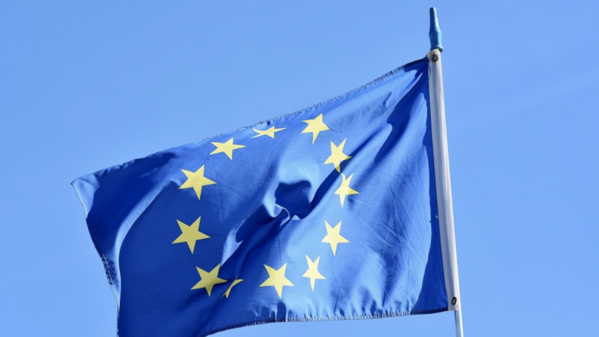 Bruselas ve «muy probable» que la economía se estanque o incluso recule|retroceda por|para el coronavirus