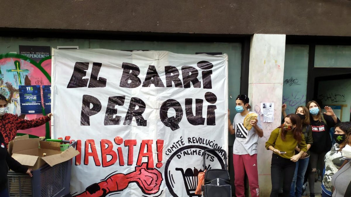 Desalojo expres de un local ocupado en el barrio del Poble Sec