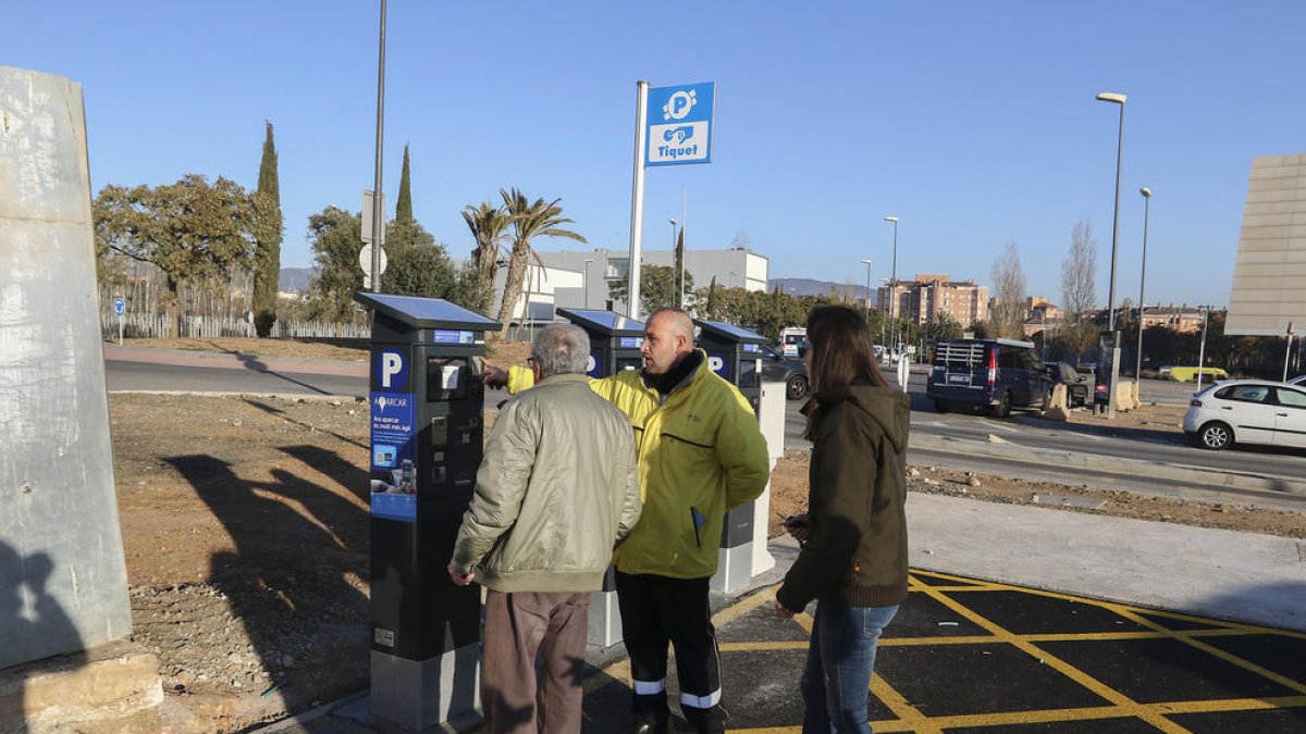 La zona azul del Hospital Sant Joan pasa de cuatro a siete parquímetros