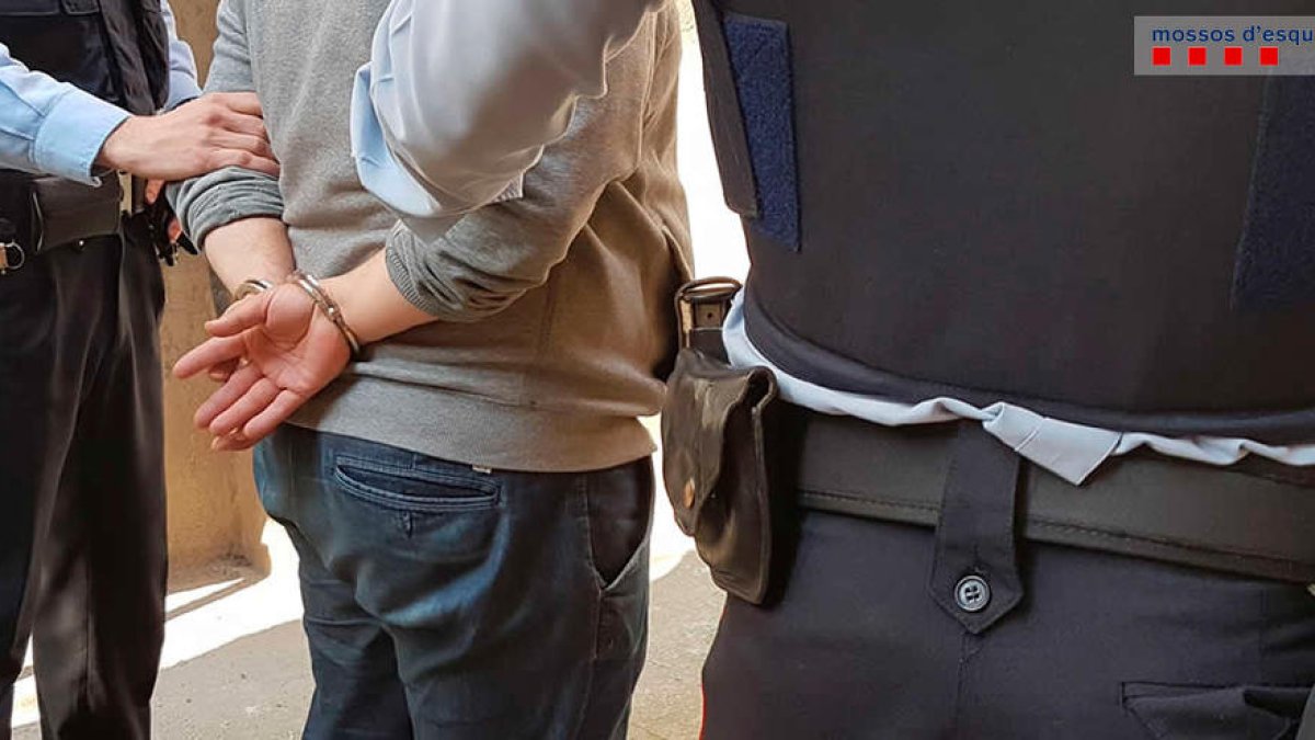 Els Mossos d'Esquadra denuncien tres persones per trencar el confinament a les platges de Sitges