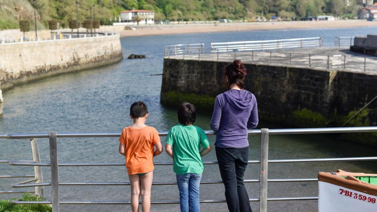 Milers de denúncies en xarxes per suposats incompliments en les sortides de nens