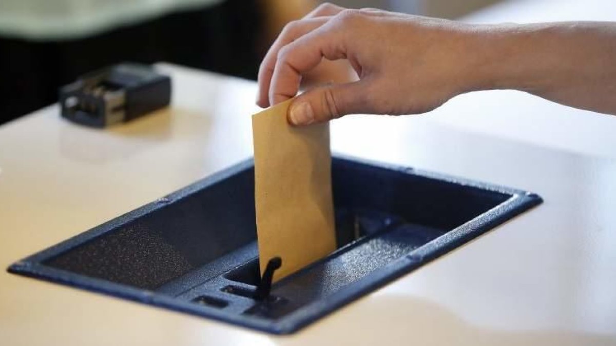 La participación en las municipales francesas cae cinco puntos al mediodía