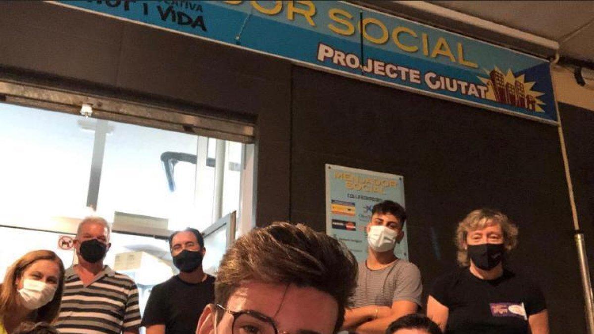 Los organizadores de la Anilla Tapa dan el excedente en el comedor social de Bonavista