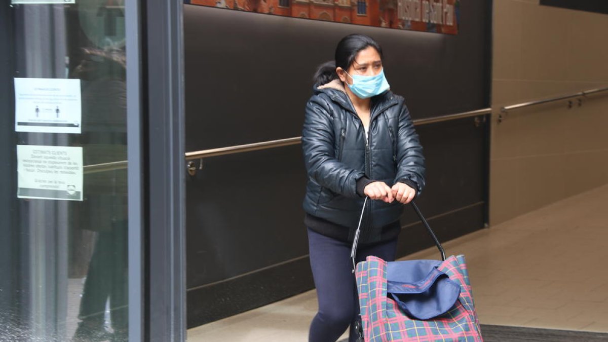 Barcelona impulsa un manual de bones pràctiques per fer la compra durant la crisi del coronavirus