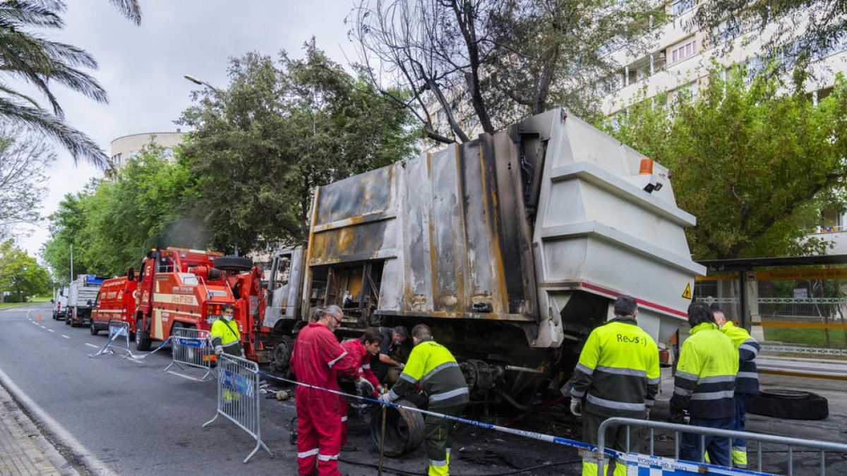 Los empleados de la basura|maleza de Reus volverán a dejar en el parque los vehículos obsoletos