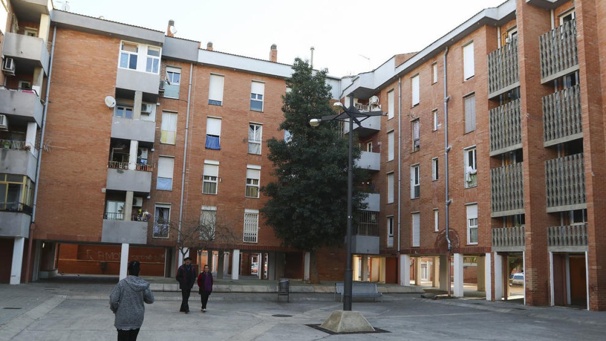 L'Ajuntament ubicarà fanals als punts més conflictius de Mas Pellicer