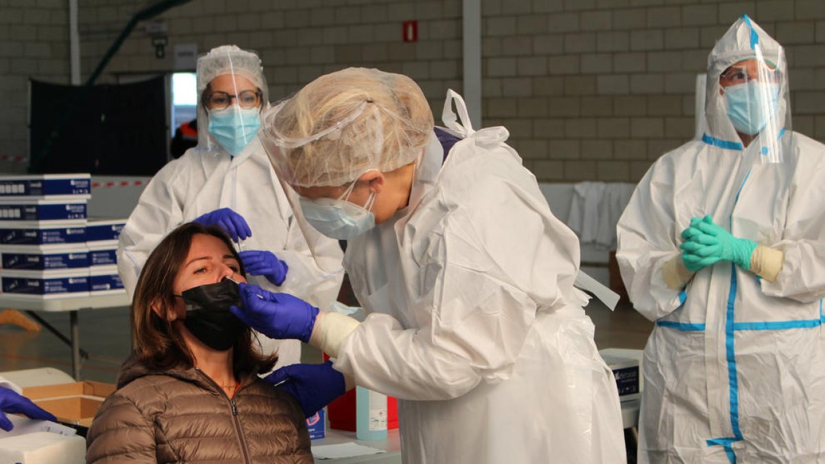 Budó anuncia una «estrategia de testatge masivo» de la población en Cataluña