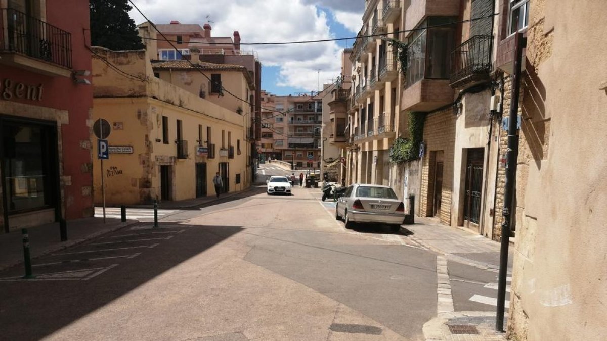 El Vendrell restringe el tráfico motorizado para garantizar el distanciamiento entre peatones