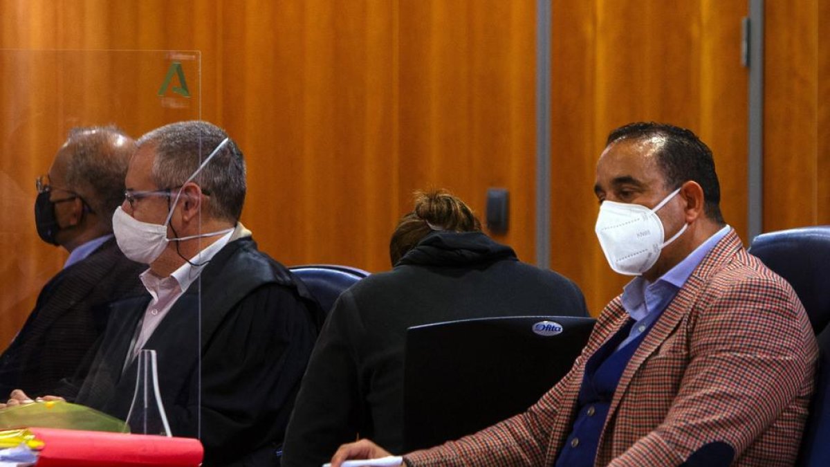 La acusada de asesinar a su hija de 17 meses reconoce que la dejó morir sola en casa