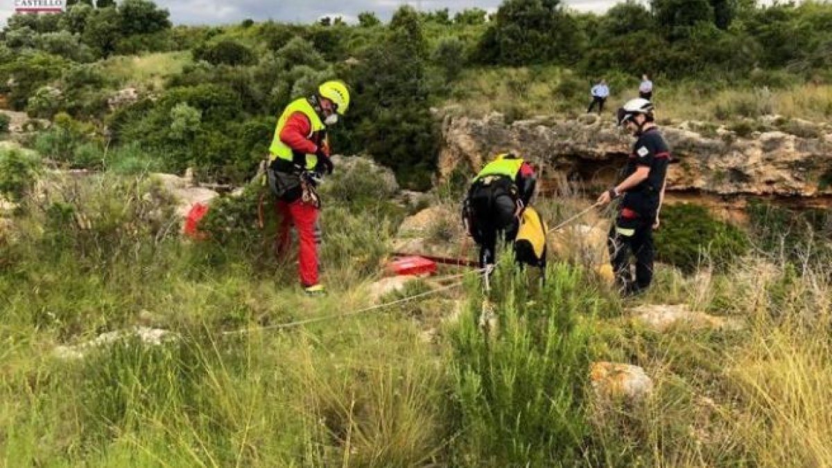 Troben el cadàver d'una persona surant en el llit del riu Sénia a Vinaròs