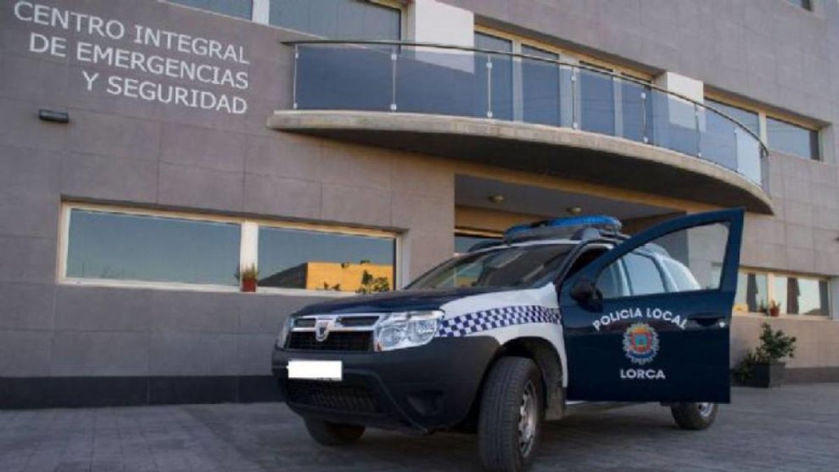 Detingut per tercera vegada a Lorca un fals policia que estafava a estrangers