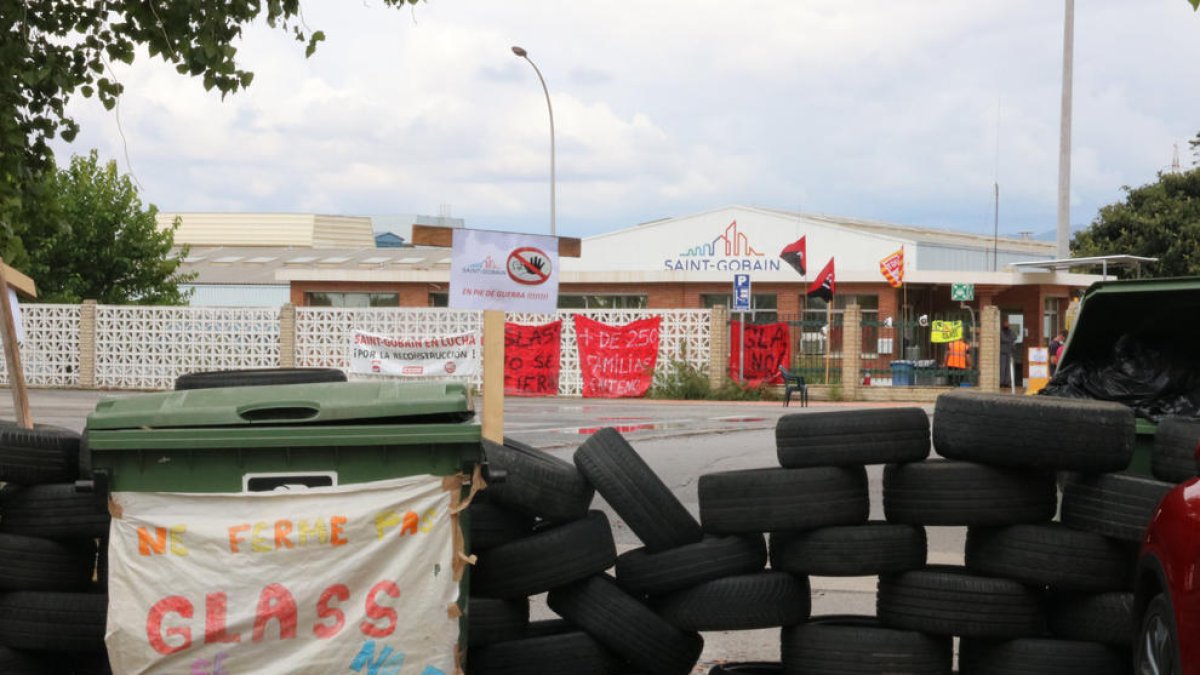 Se alarga la asamblea de trabajadores de Saint-Gobain para ratificar el preacuerdo por|para las dudas de la plantilla