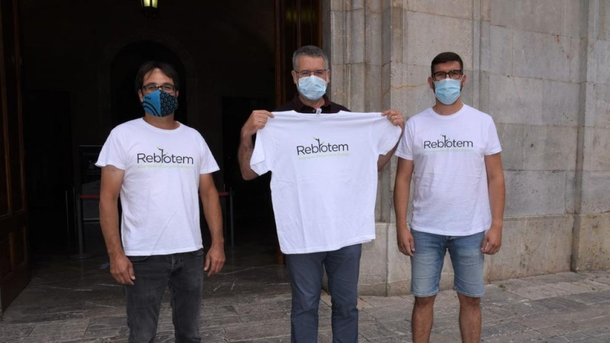 Representantes de la Plataforma Rebrotem visitan el Ayuntamiento de Tarragona
