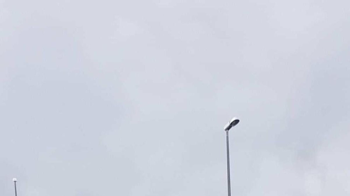 Quema totalmente un transformador de Endesa a los Pallareses