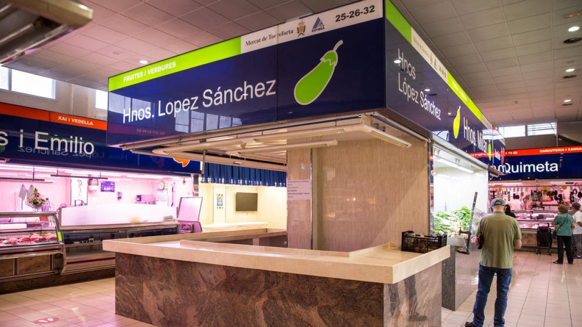 Licitan la cesión de las paradas vacías del Mercado de Torreforta