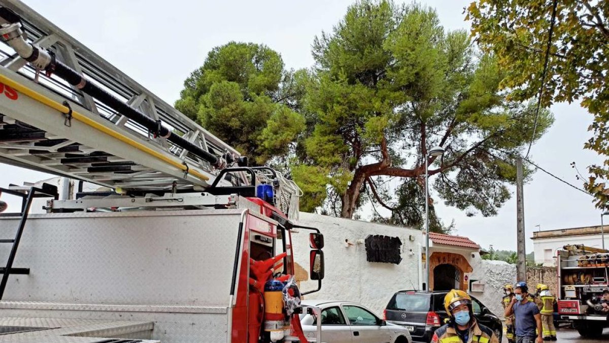 Incendio en la cocina del restaurante la Cazoleta de Arroz en la Pobla de Montornès