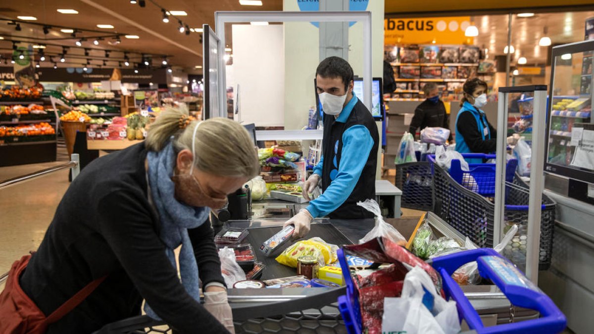 Caprabo inicia la venda de mascaretes en els seus supermercats