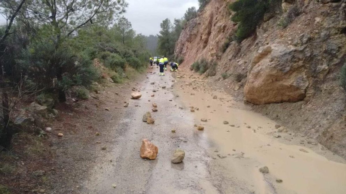 El fort temporal provoca desperfectes a la Via Verda del Baix Ebre