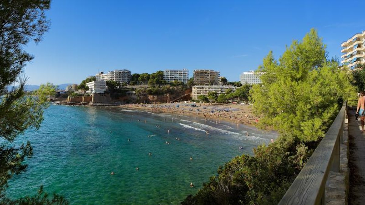 Les platges de Llevant i Capellans de Salou tornen a obtenir la Bandera Blava