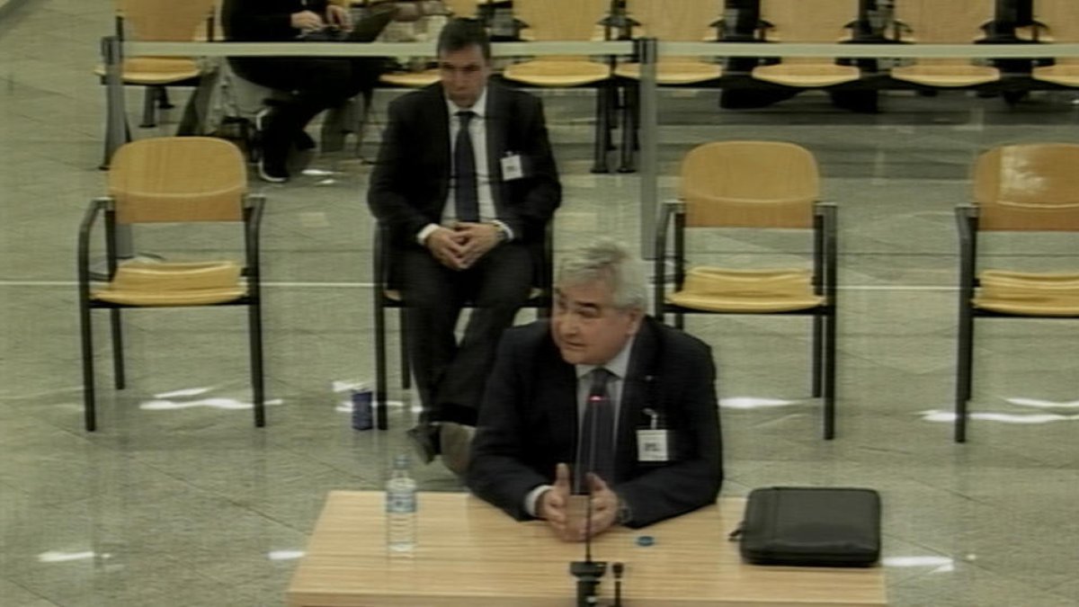 Puig dice que no entraba en «cuestiones operativas» y que sólo gestionaba los «recursos»