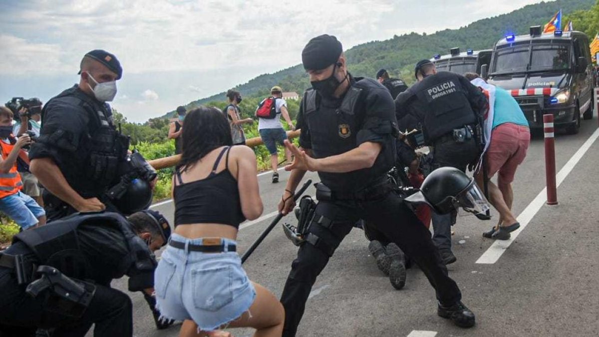 Los Mossos dejan en libertad con cargos al detenido durante los incidentes en Poblet