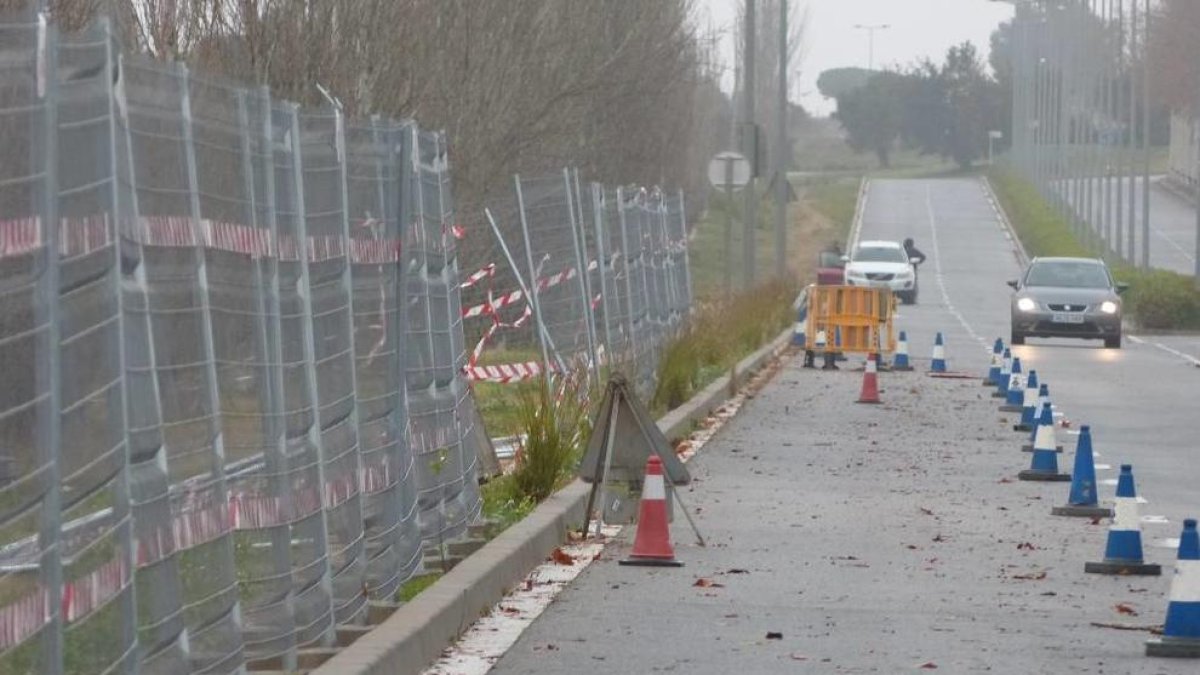 Empiezan los trabajos de la estación provisional de ferrocarril Salou- Puerto Aventura en la avenida Joan Fuster