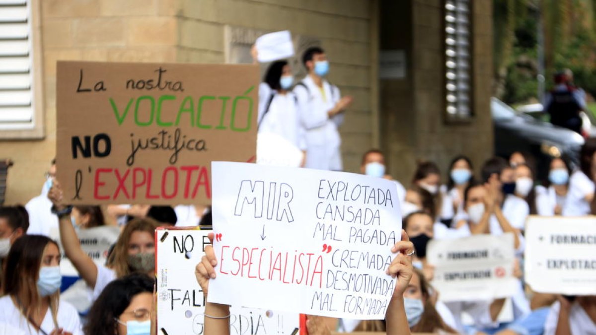 Salut cifra el seguimiento de la primera jornada de huelga de los MIR en un 37%