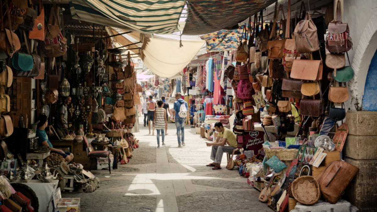 Una vintena d'homes segresten i violen una noia durant 25 dies