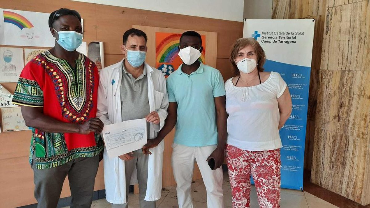 La comunitat ghanesa dona 1.000 euros a l'Hospital Joan XXIII per la lluita contra la Covid-19