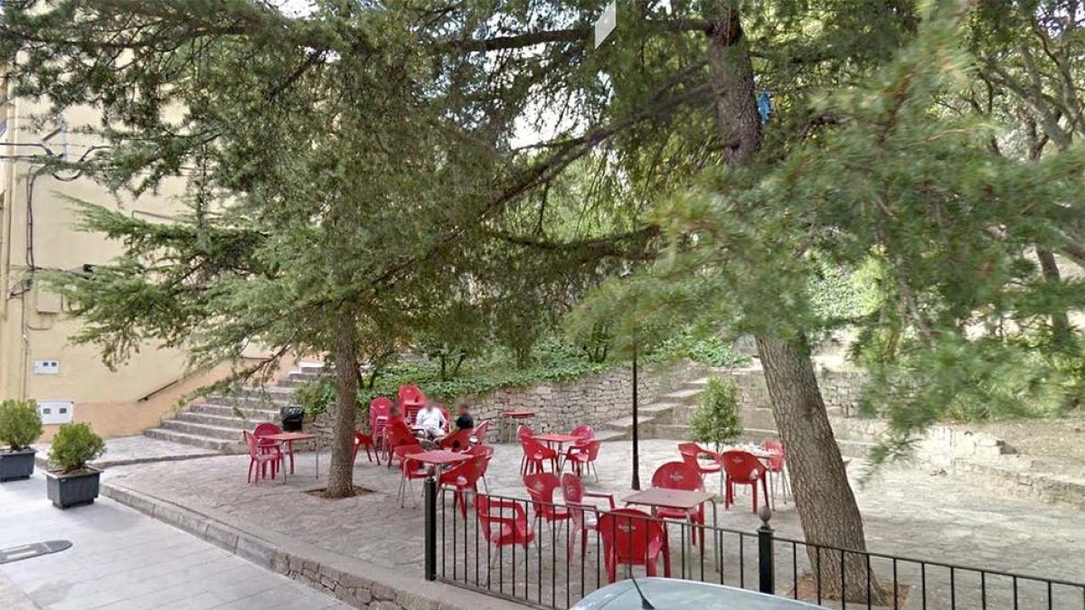 L'Ajuntament de Capçanes convida a vermut als veïns per ajudar els bars del poble