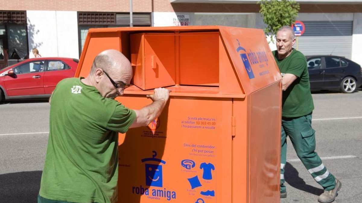 La recogida selectiva de ropa se reduce un 12% a Tarragona durante el confinamiento