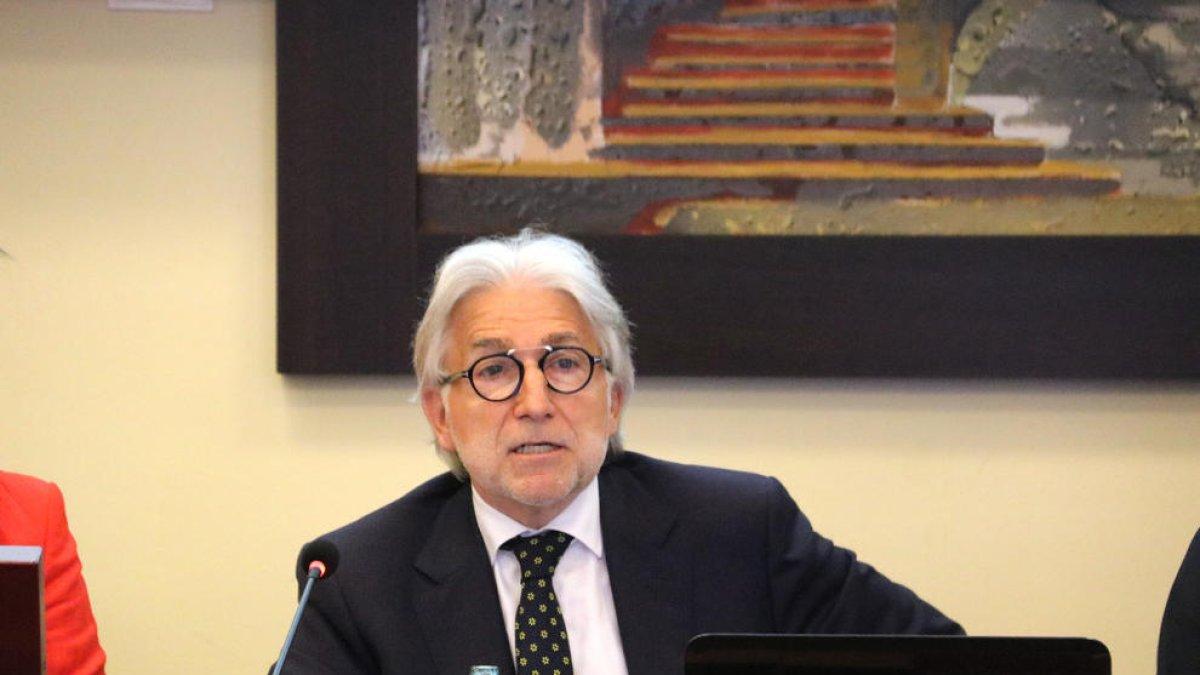Fomento pide que se cuente con las empresas para planificar la apertura total de las escuelas