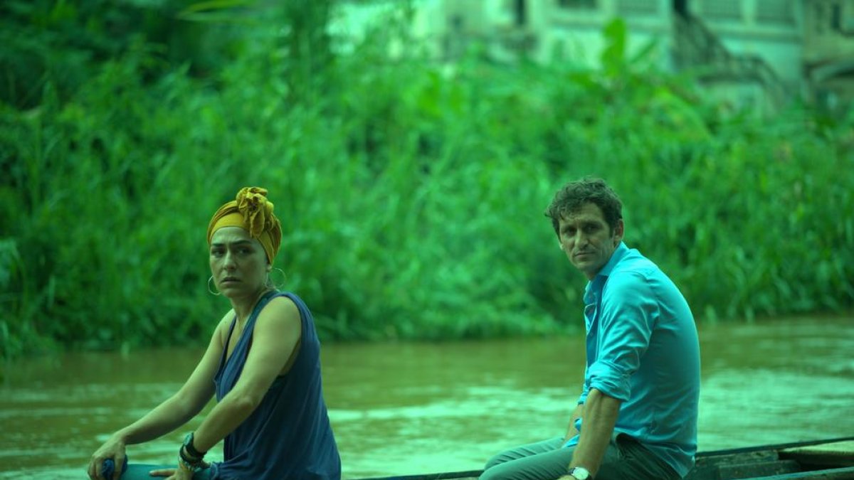 Raúl Arévalo y Candela Peña irrumpen en los cines con el thriller 'Black Beach'