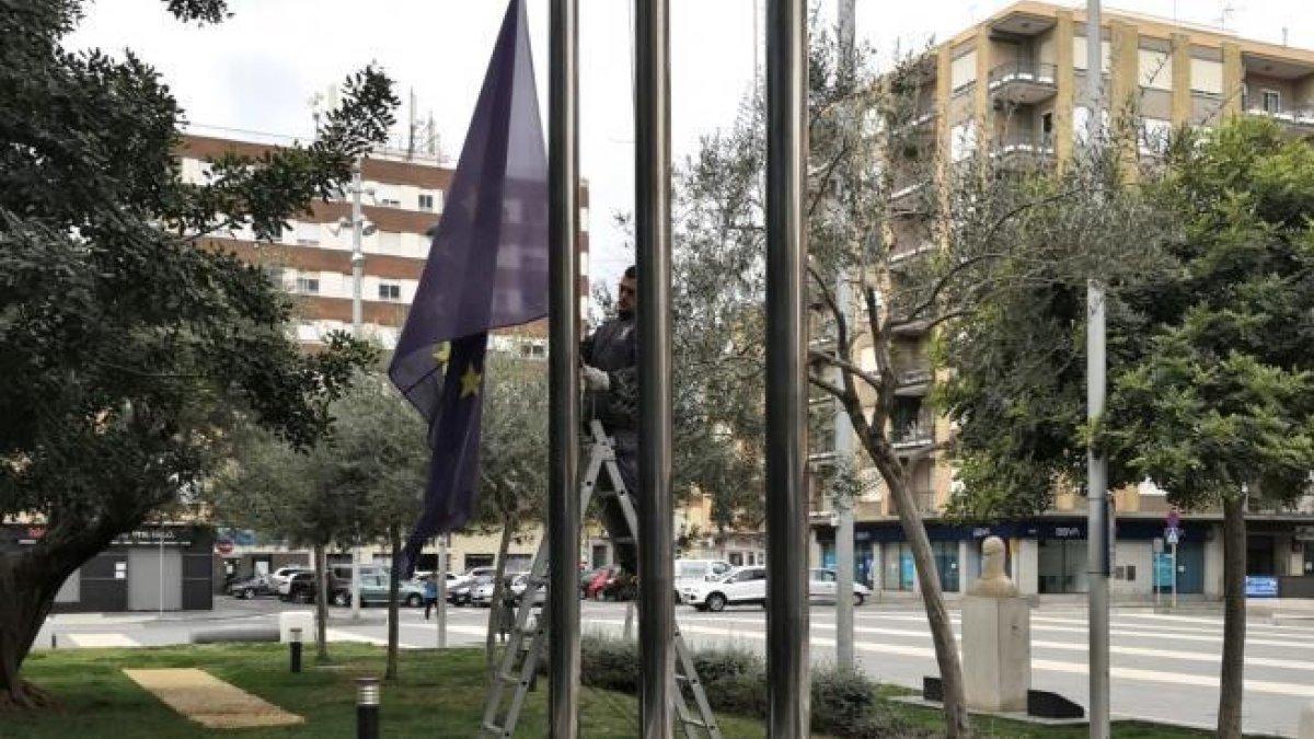 Se entrega un hombre después de supuestamente matar a su pareja ante|delante de sus hijos en Almassora