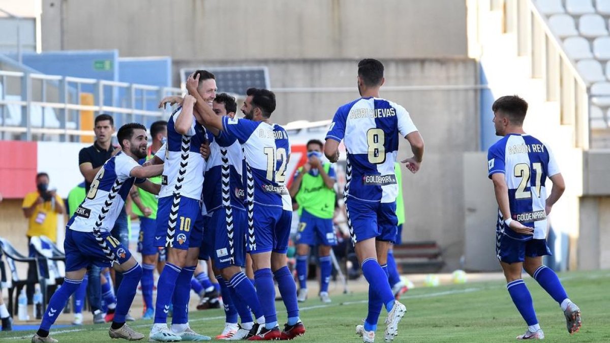 Els quatre equips del grup tercer de Segona B busquen l'ascens a Segona